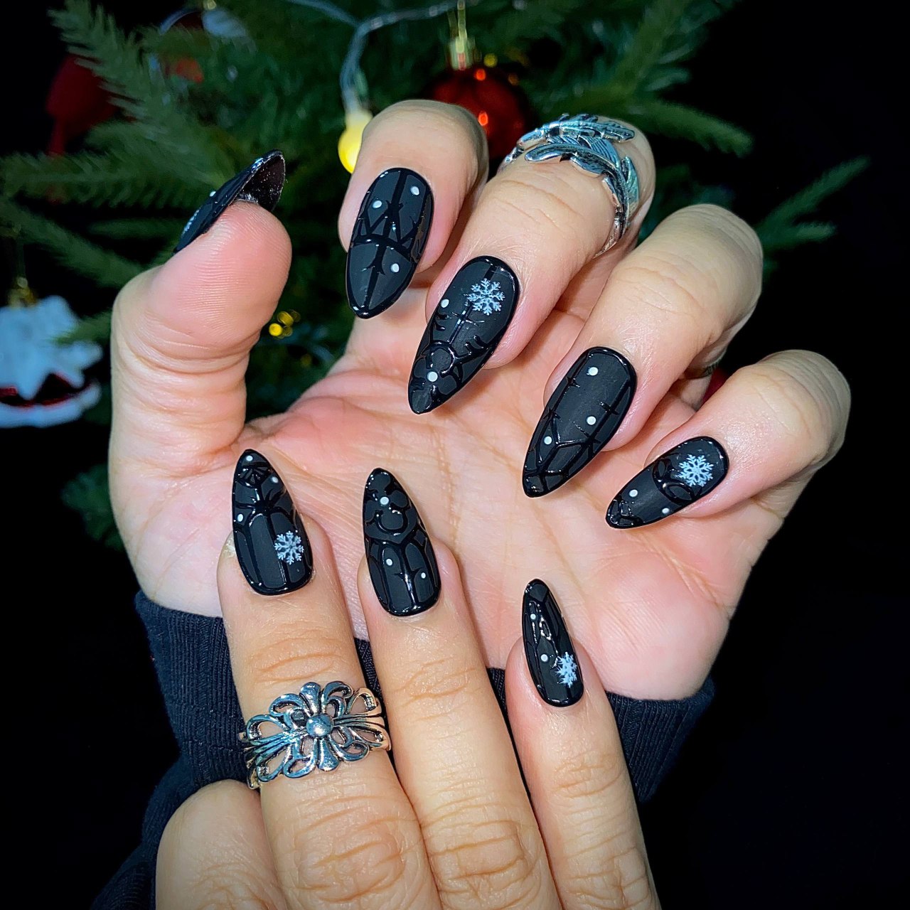 Noir Frost Press-On Nails – Black Snowflake Chrome Winter Fake Nails