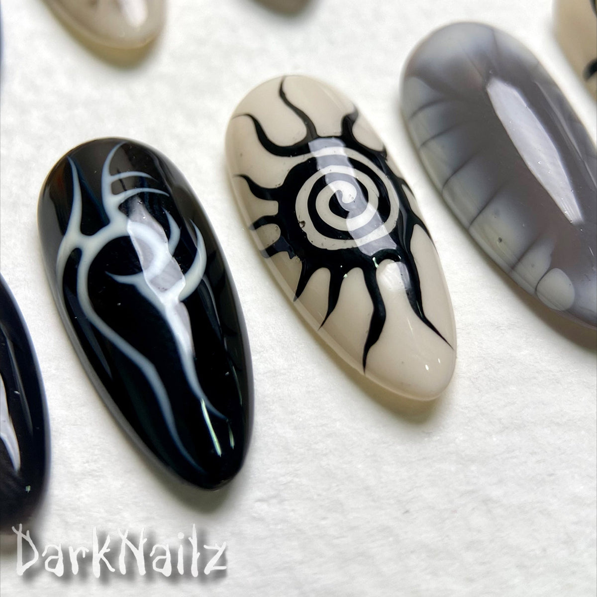Black Grey Nude Press-On Nails, Gothic Spiral Horror Fake Nails with Abstract Veins