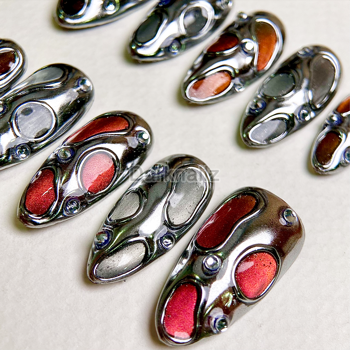 Molten Chrome Blood Press-On Nails – Silver & Red Cat Eye Fake Nails