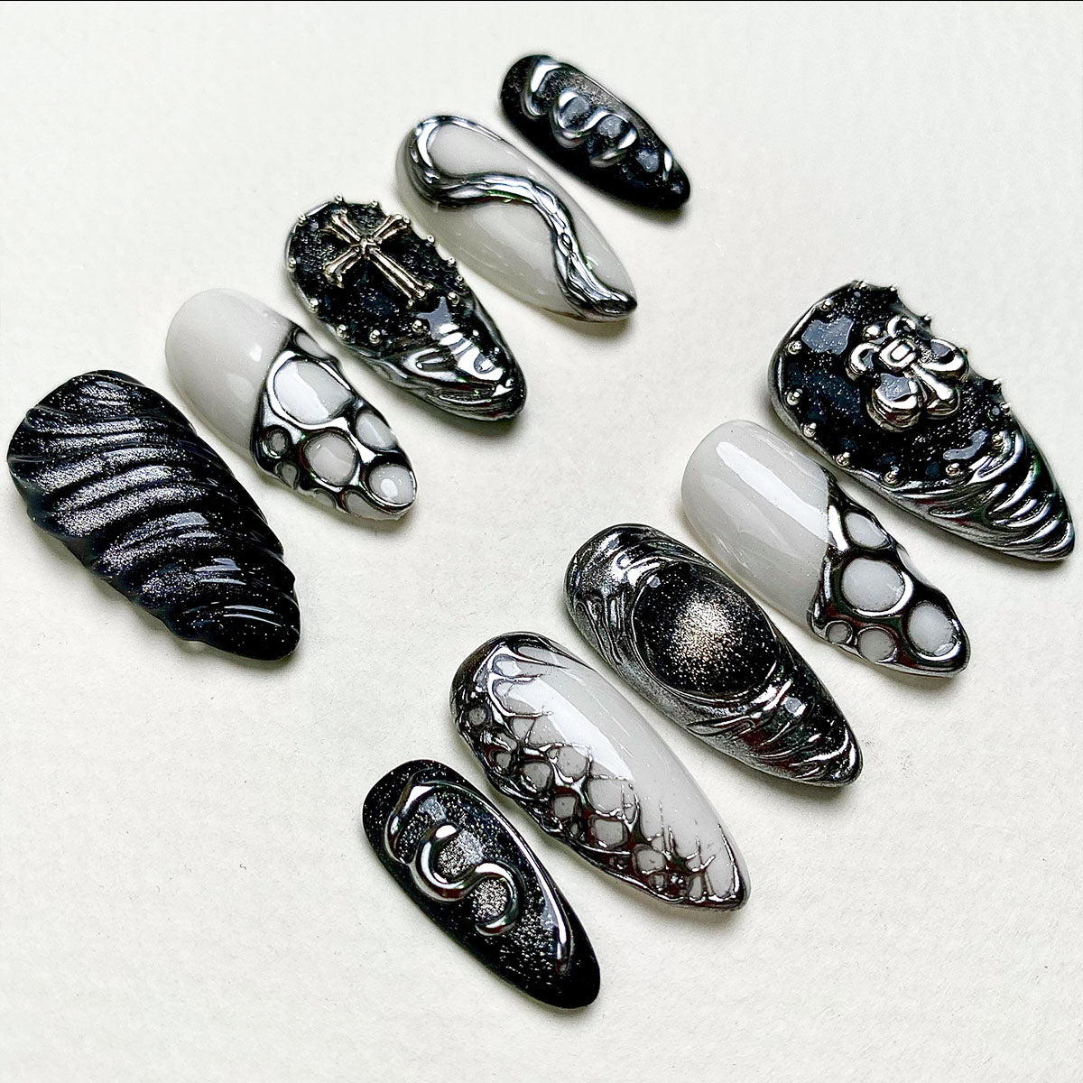 Obsidian Mirror Veil – Black Silver Cat Eye press-on nails | Gothic fake nails