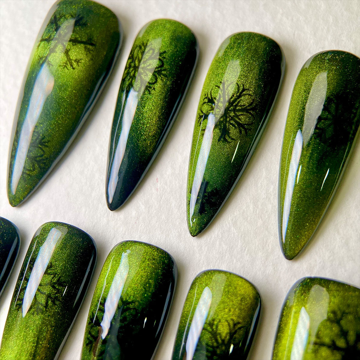 Dark Forest Press-On Nails – Green Cat Eye Gothic Fake Nails with Snowflakes