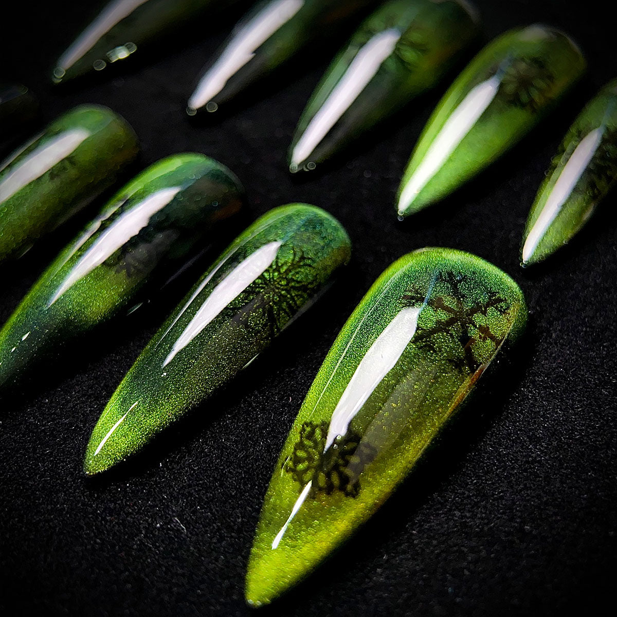 Dark Forest Press-On Nails – Green Cat Eye Gothic Fake Nails with Snowflakes