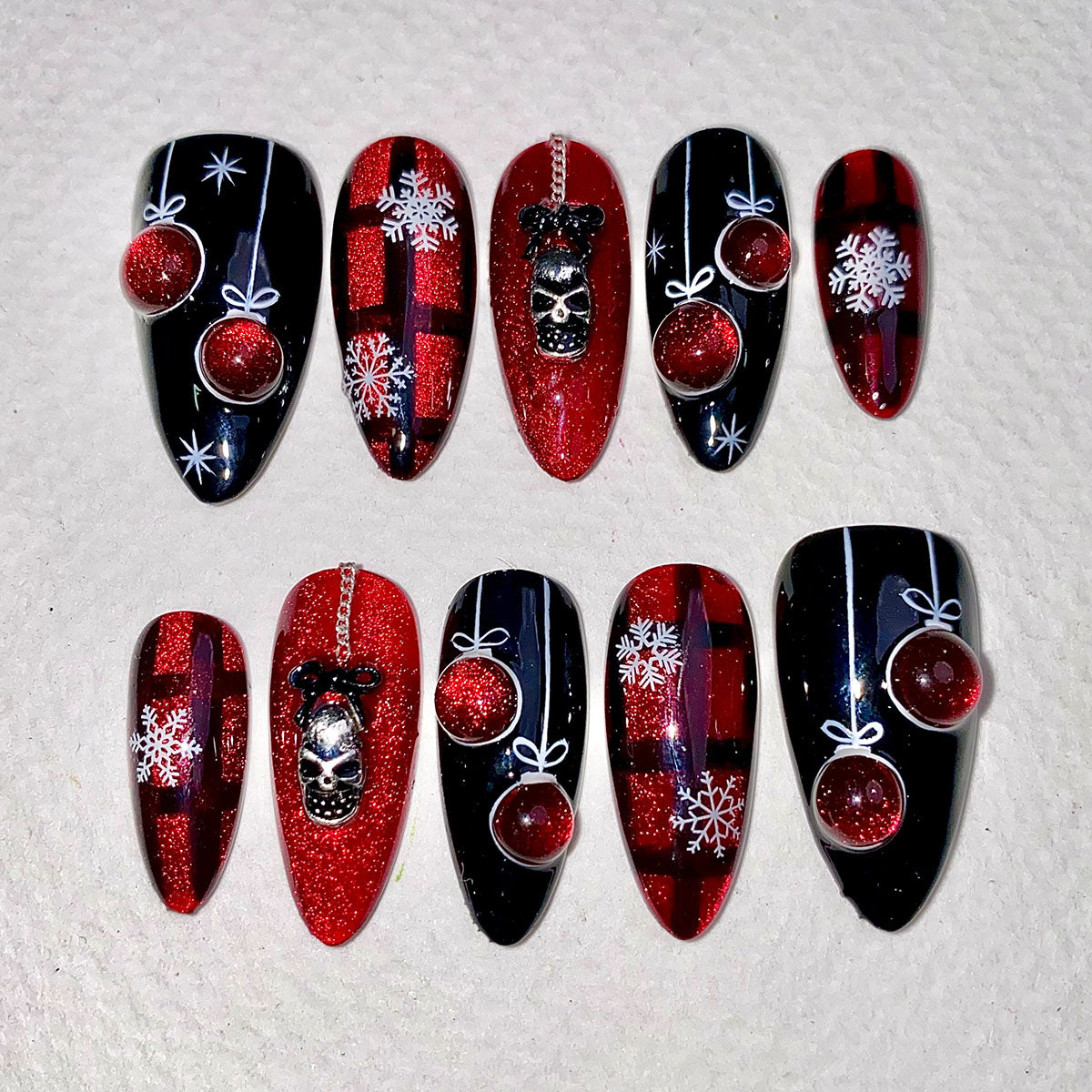 Bloody Skulls Christmas Press-On Nails – Red & Black Cat Eye Winter Fake Nails