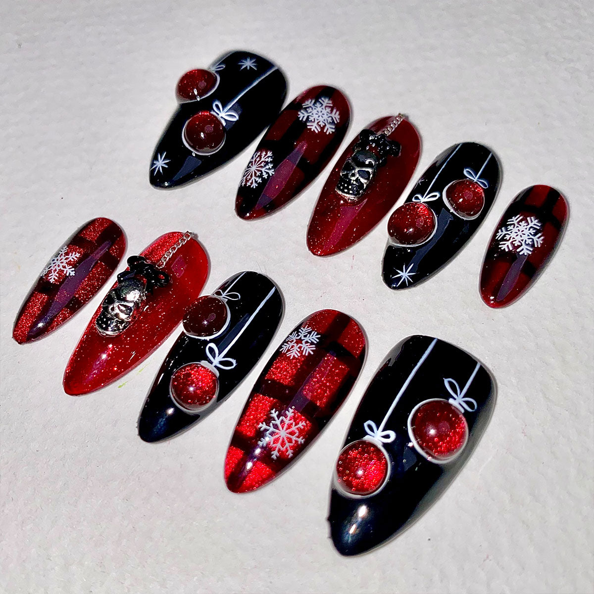 Bloody Skulls Christmas Press-On Nails – Red & Black Cat Eye Winter Fake Nails