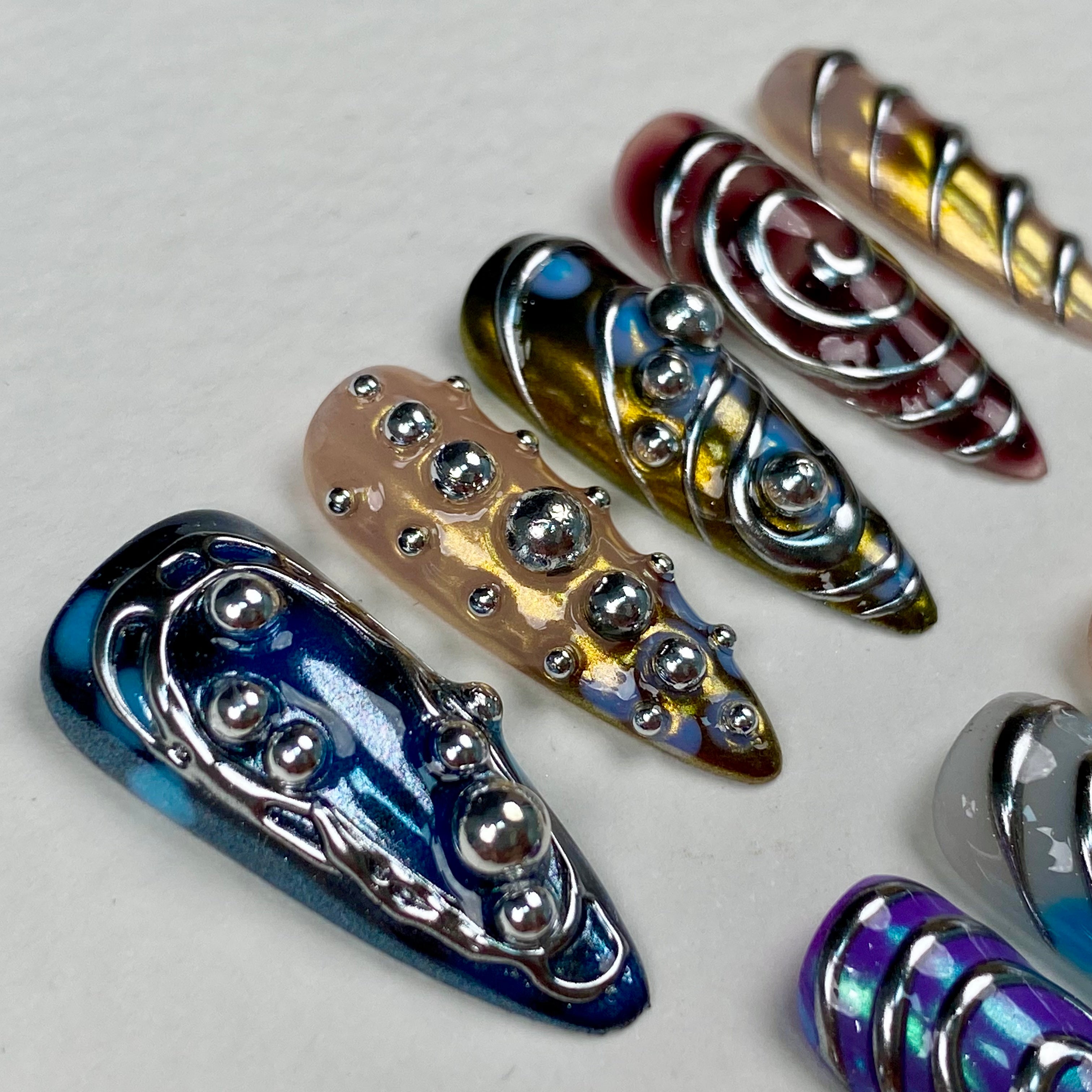 Colorful Silver Chrome Y2K Press-On Nails – 3D Metallic Swirl Cyber Fake Nails