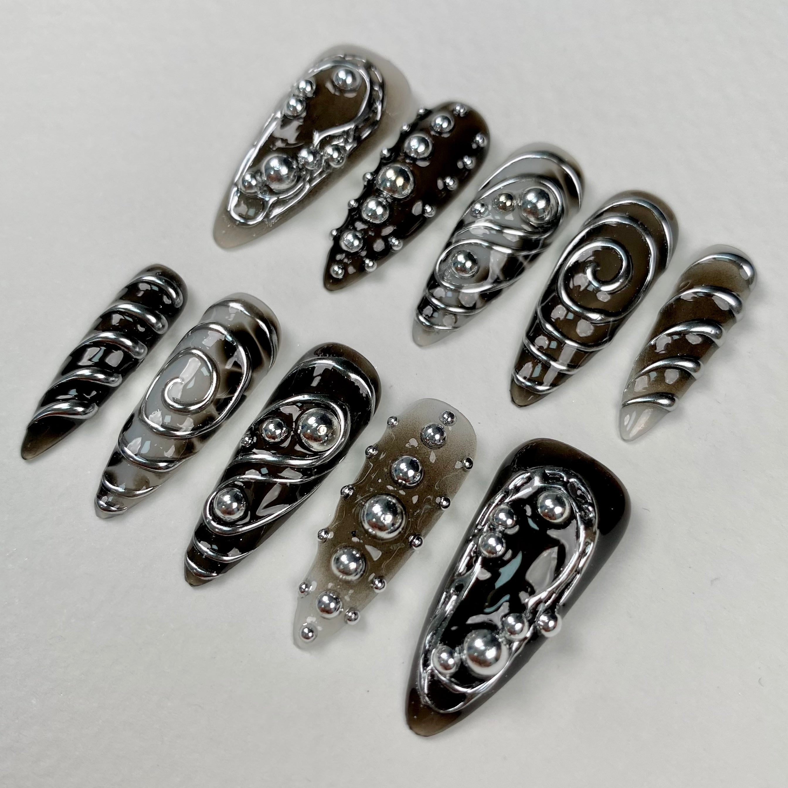 Gray Silver Chrome Y2K Press-On Nails – 3D Metallic Swirl Cyber Fake Nails