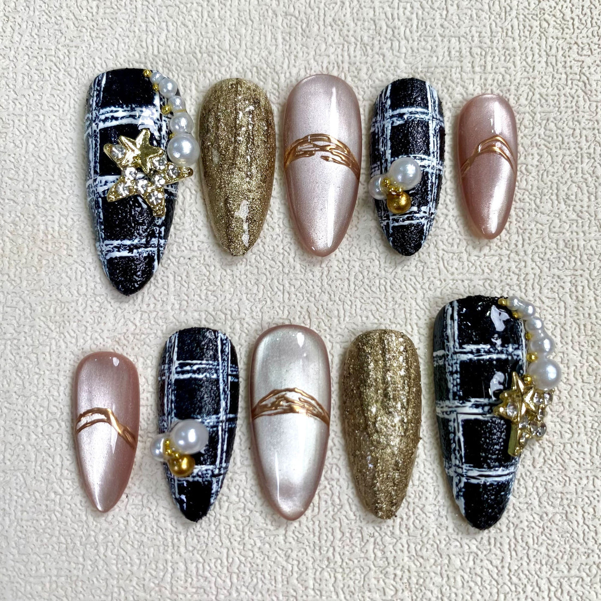 Custom Christmas Press On Nails, Black Plaid Cat Eye Effect Xmas Goth Nails, Holiday Winter Party Nails