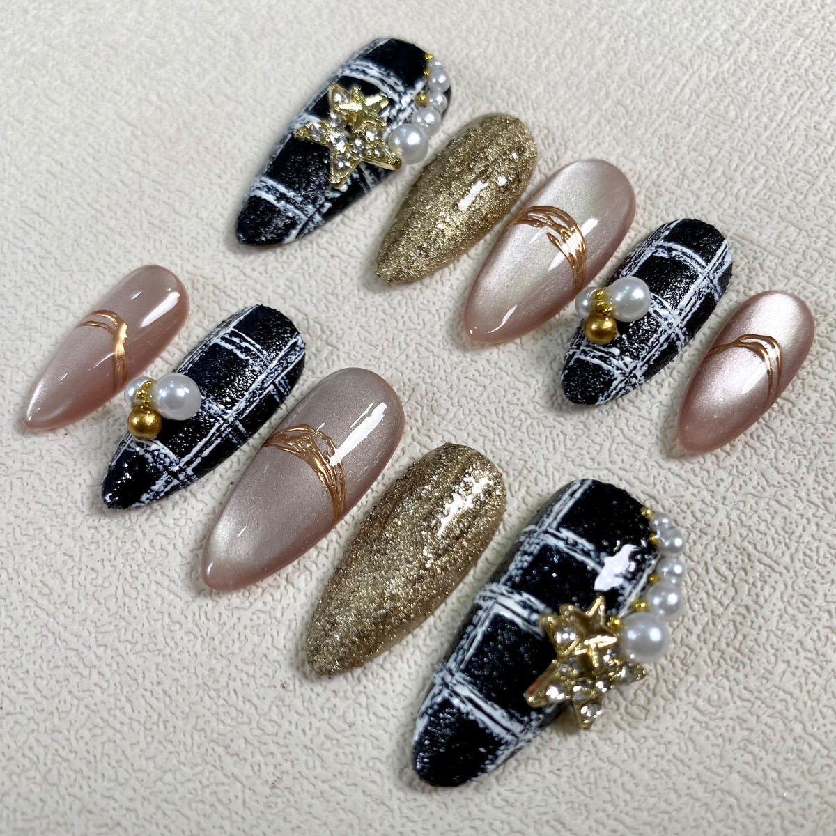 Custom Christmas Press On Nails, Black Plaid Cat Eye Effect Xmas Goth Nails, Holiday Winter Party Nails