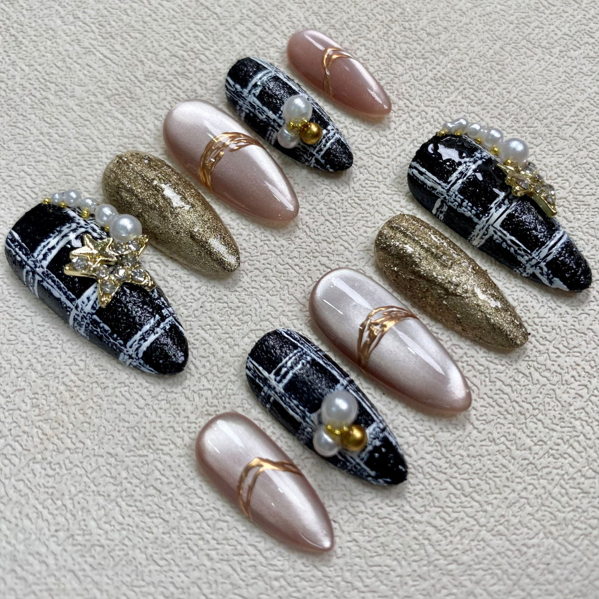 Custom Christmas Press On Nails, Black Plaid Cat Eye Effect Xmas Goth Nails, Holiday Winter Party Nails