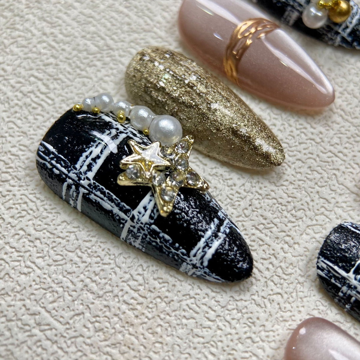 Custom Christmas Press On Nails, Black Plaid Cat Eye Effect Xmas Goth Nails, Holiday Winter Party Nails