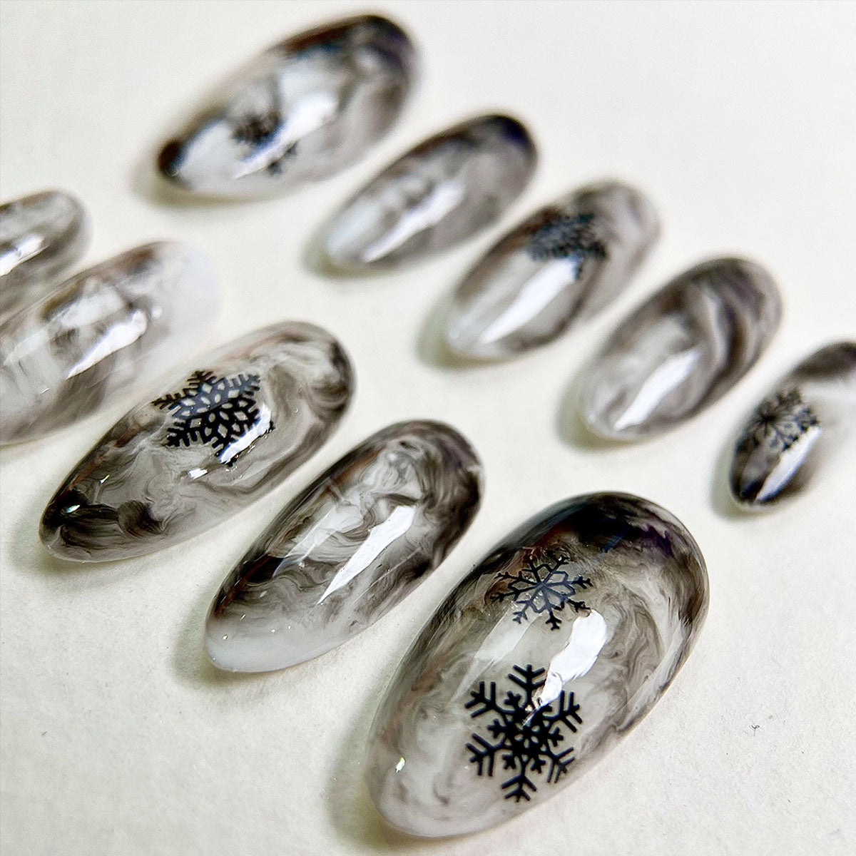 Smoky Marble Snow Press-On Nails – Gothic Winter Fake Nails with Snowflakes