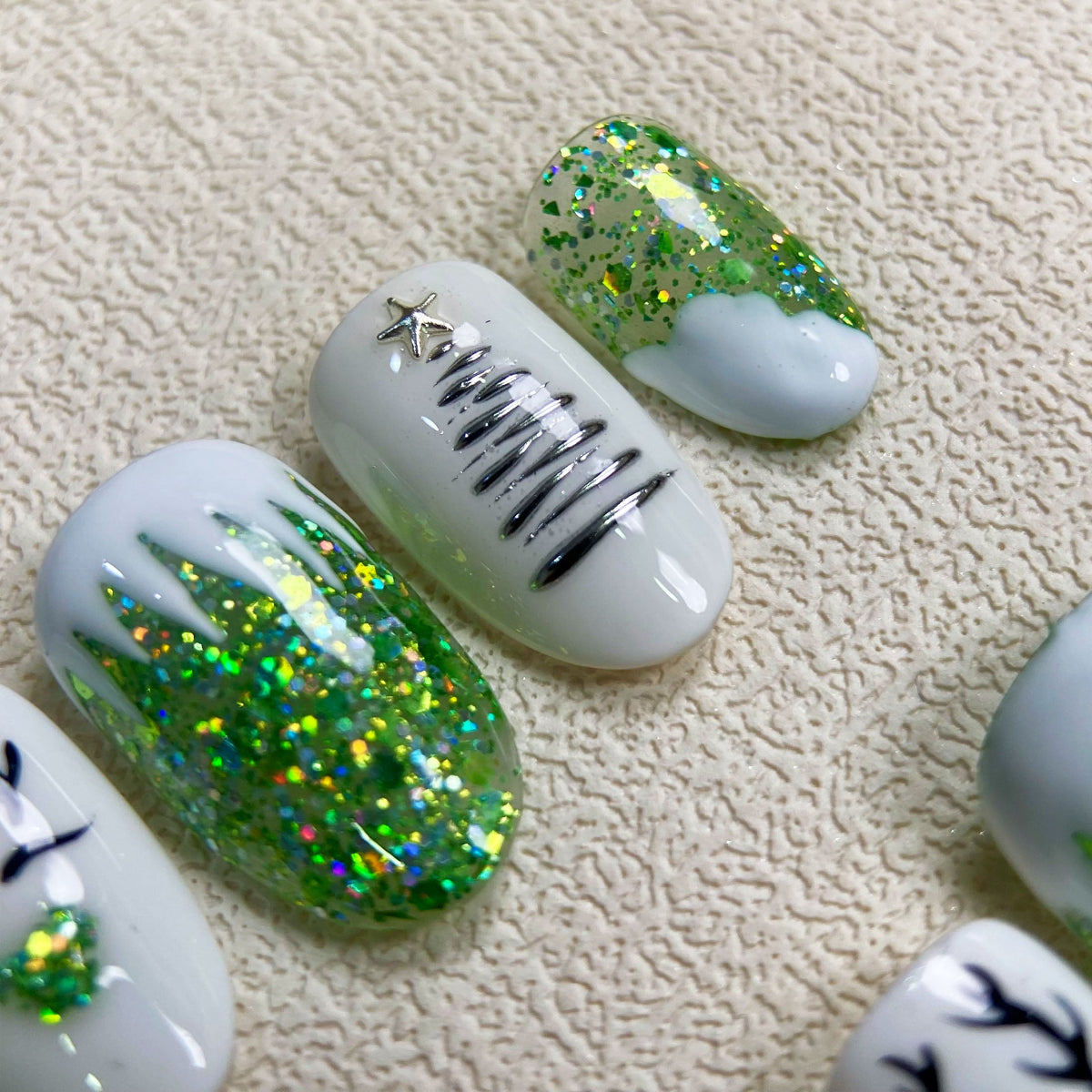 Cute Green Christmas Press On Nails, White Snow Winter Xmas Glitters Nails, Reindeer Holiday Pine Party Nails