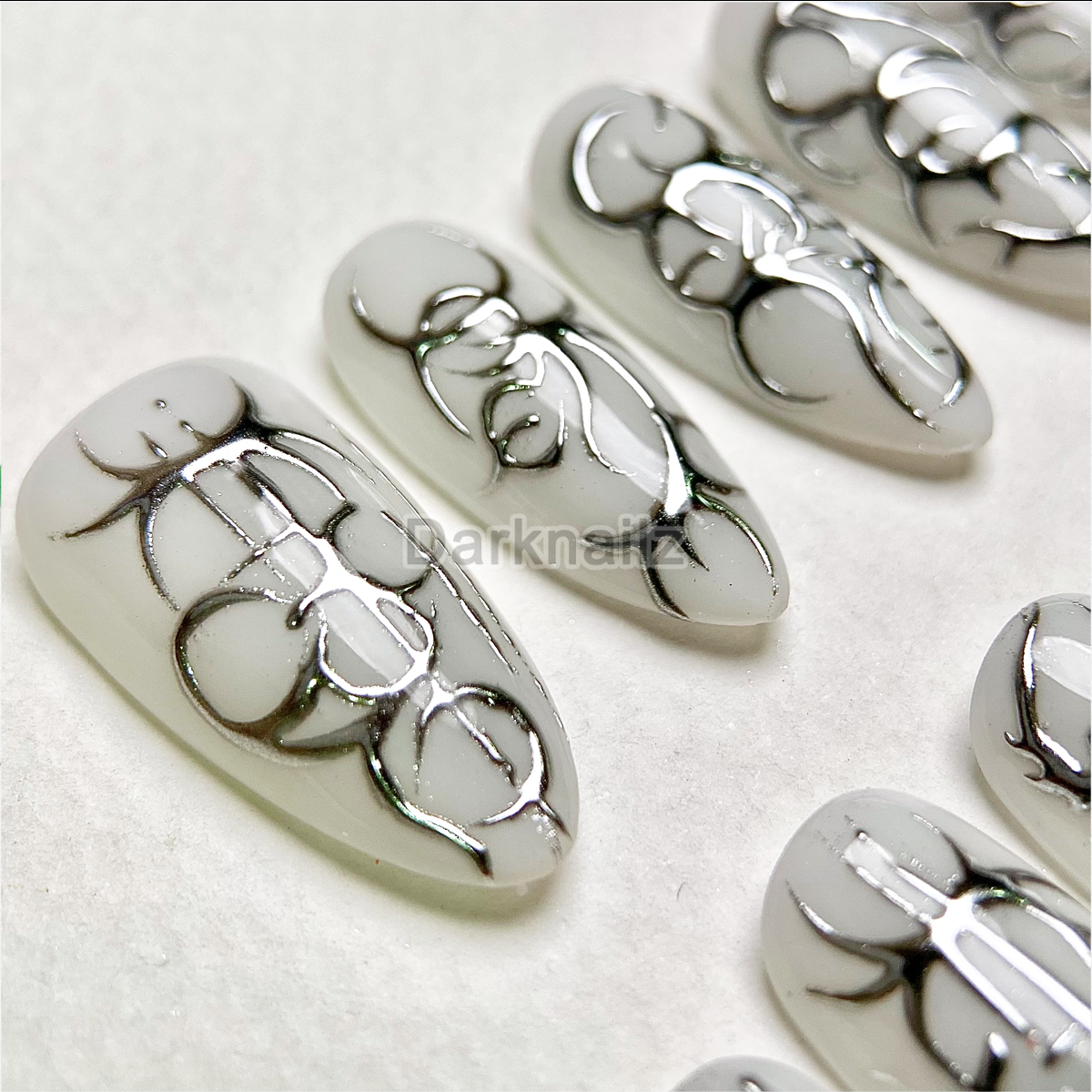 Phantom Vein Gothic Press-On Nails – Grey & Silver Abstract Fake Nails