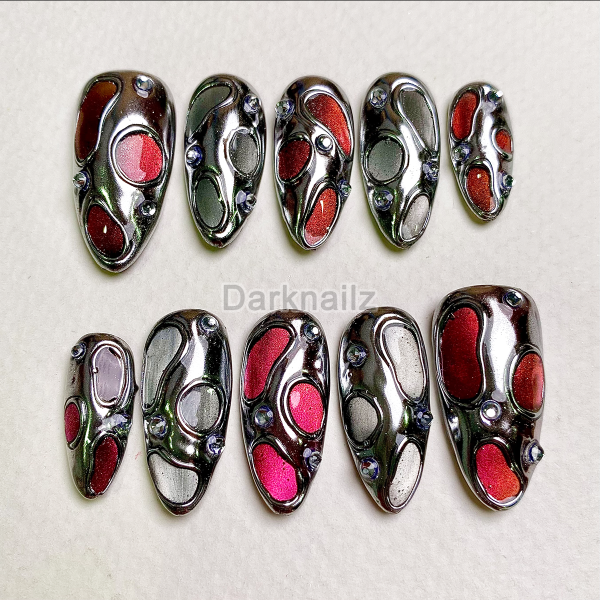 Molten Chrome Blood Press-On Nails – Silver & Red Cat Eye Fake Nails