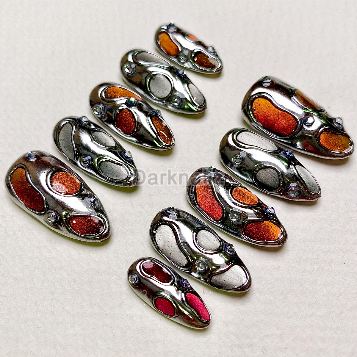 Molten Chrome Blood Press-On Nails – Silver & Red Cat Eye Fake Nails