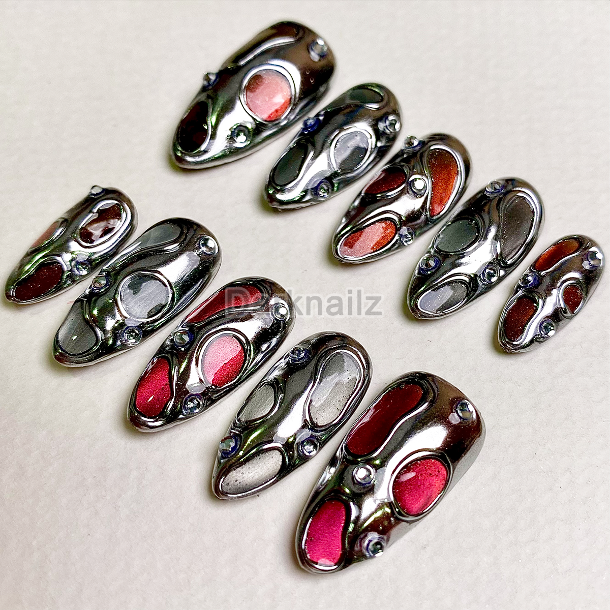 Molten Chrome Blood Press-On Nails – Silver & Red Cat Eye Fake Nails