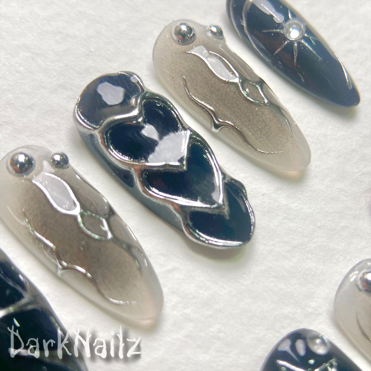Black Silver Gradient Press-On Nails, Chrome Heart Star Gothic Fake Nails with Spiral Art