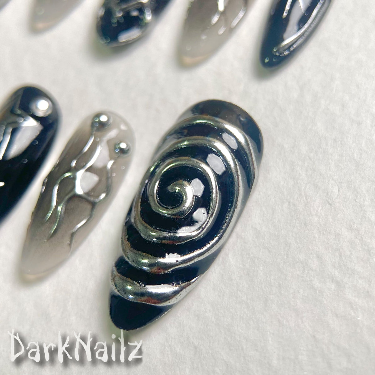 Black Silver Gradient Press-On Nails, Chrome Heart Star Gothic Fake Nails with Spiral Art