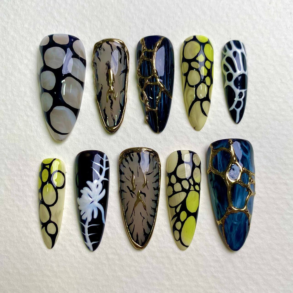 Neural Bloom Green Black Press-On Nails – Alien-Inspired Fake Nails with Sci-Fi Veins & Bio Patterns