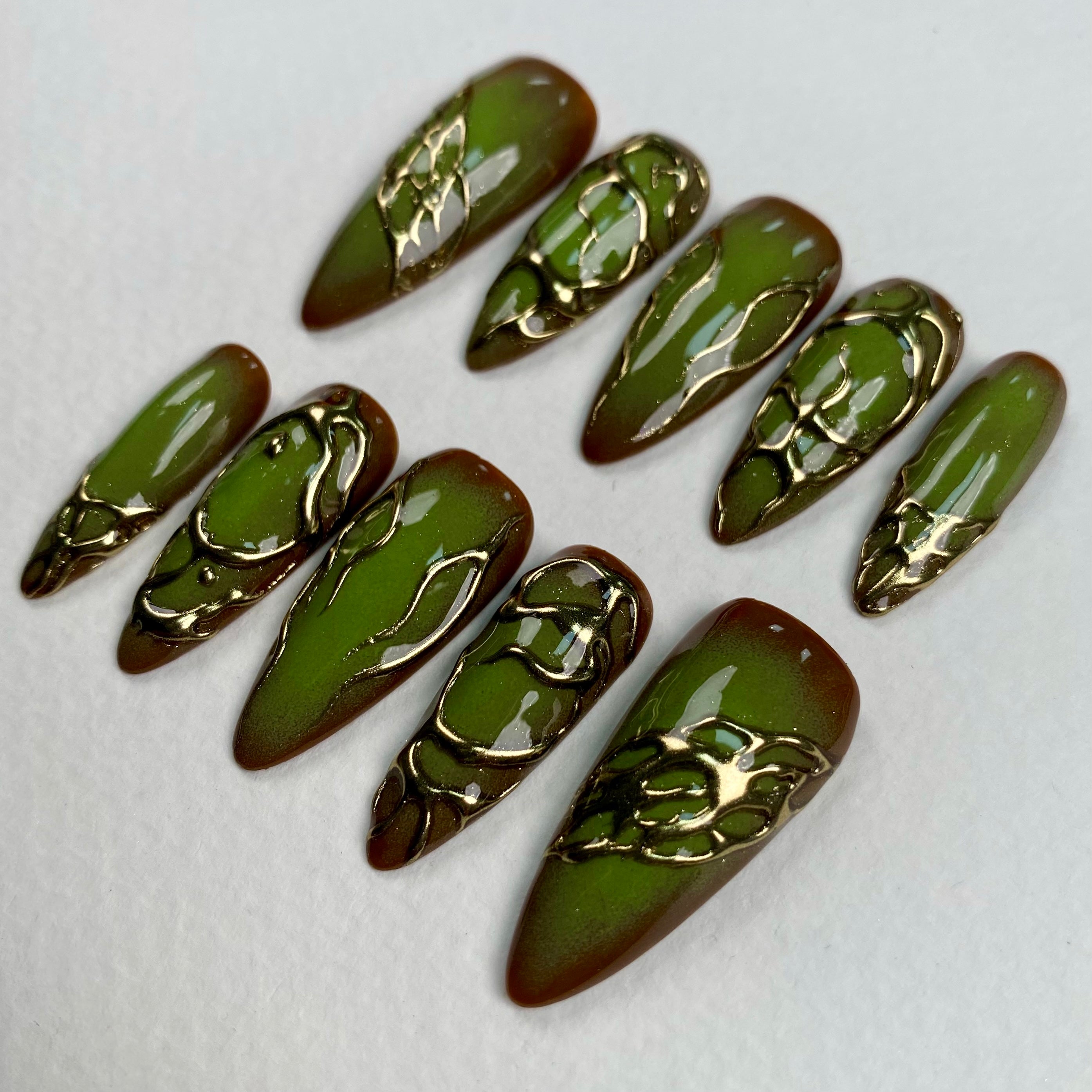 Venom Moss – Olive Green Press-On Nails, Dark Fake Nails with Gold Vein Texture