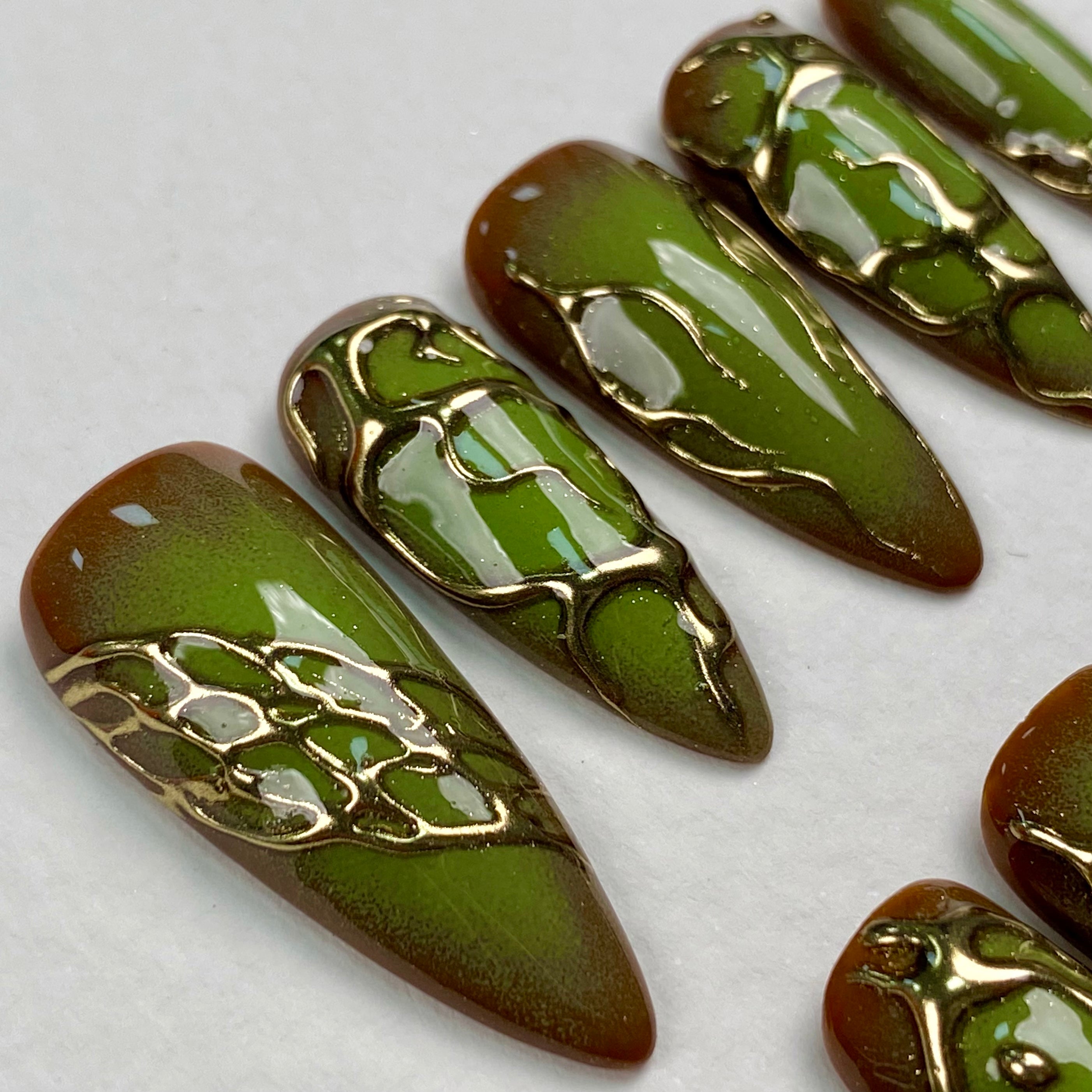 Venom Moss – Olive Green Press-On Nails, Dark Fake Nails with Gold Vein Texture