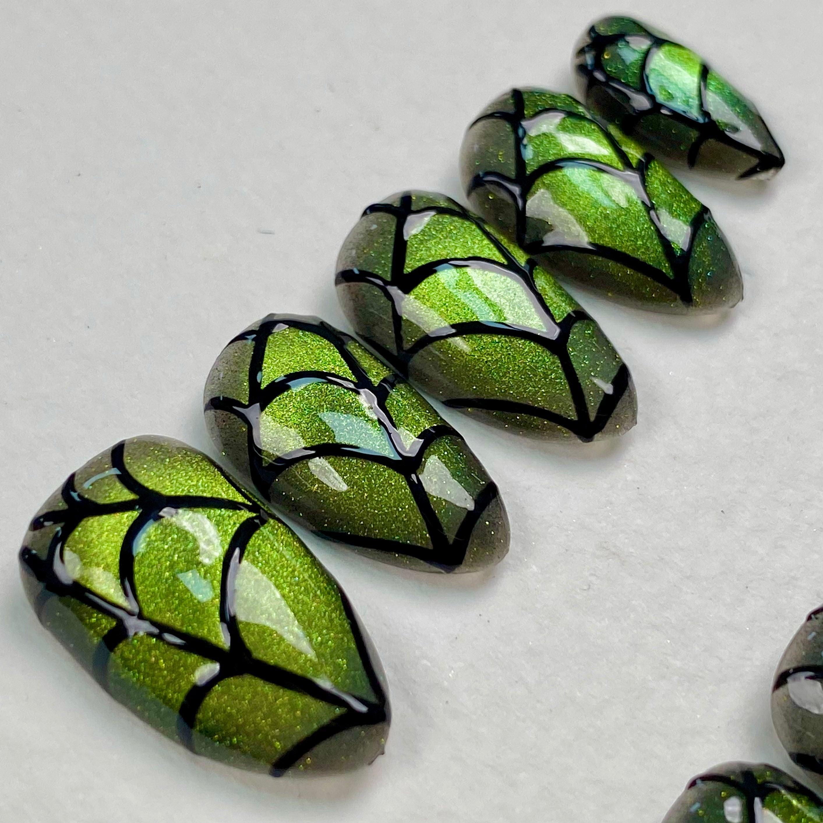 Halloween Spider Web Press-On Nails – Green Cat Eye Spooky Fake Nails
