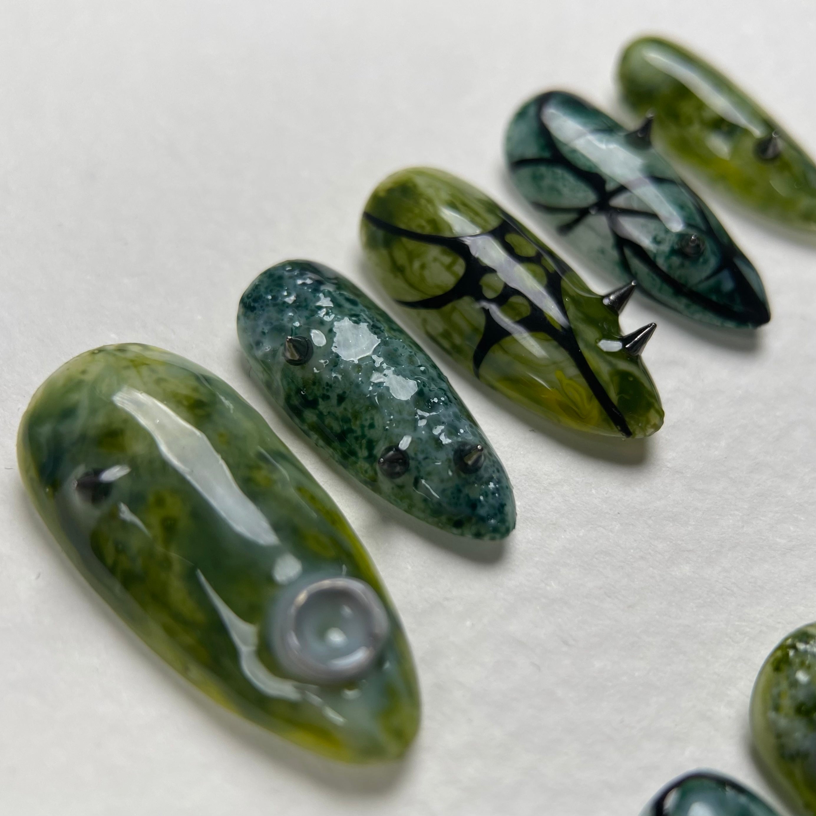 Verdant Rift Press-On Nails – Moss Green Gothic Fake Nails