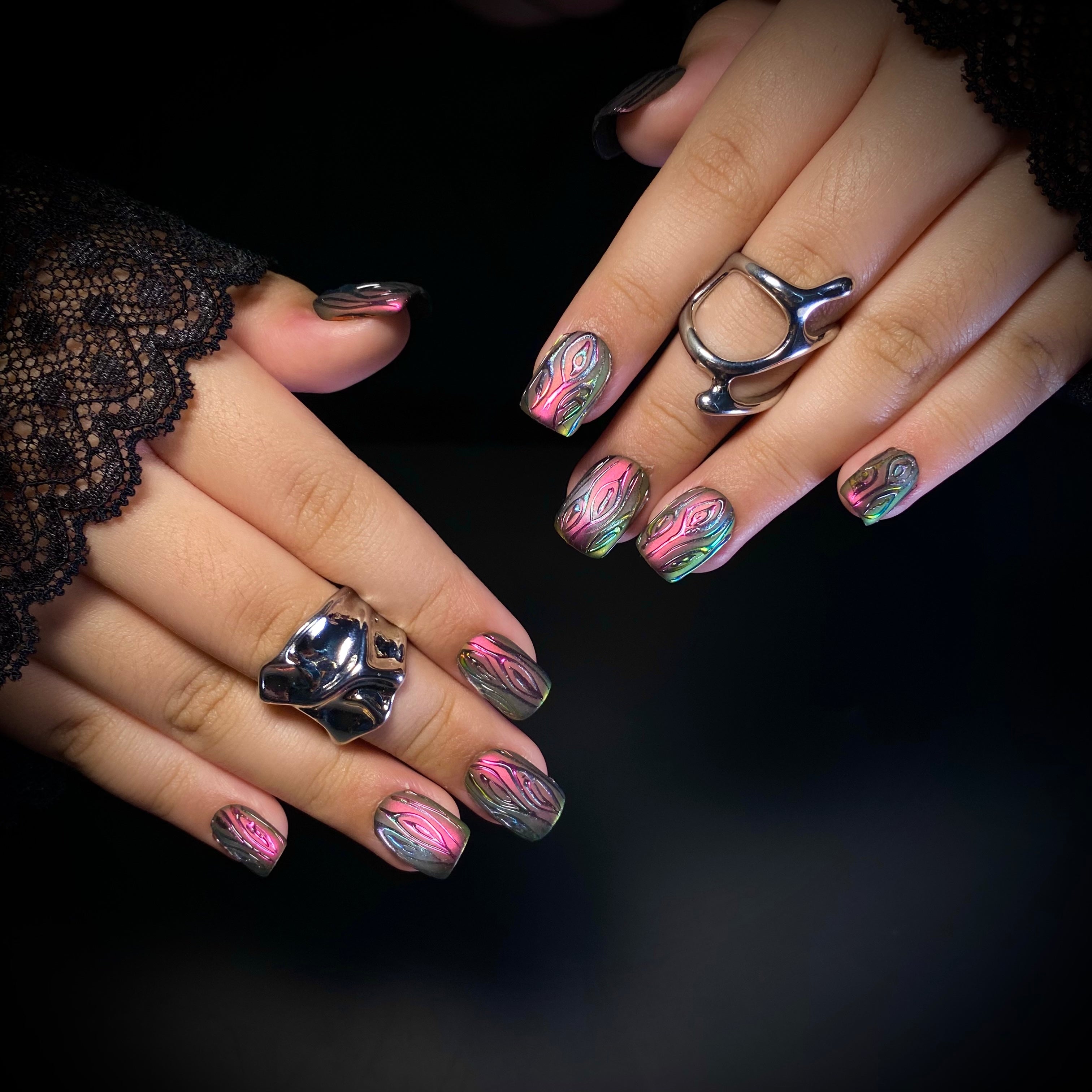 Iridescent Woodgrain Chrome Press-On Nails – Y2K Metallic Fake Nails