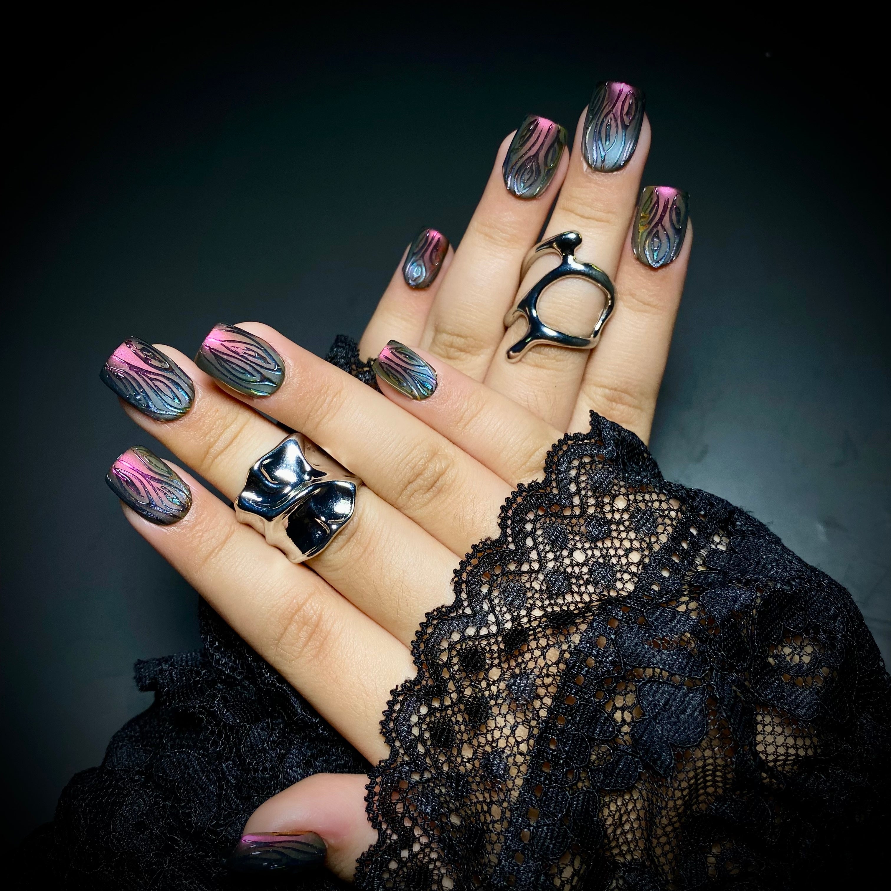 Iridescent Woodgrain Chrome Press-On Nails – Y2K Metallic Fake Nails